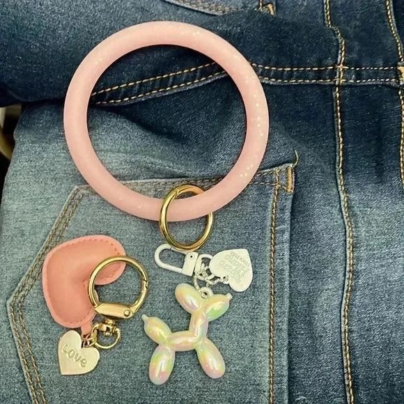 🆕 Bundle of 7 Keychains - Picture 3 of 5